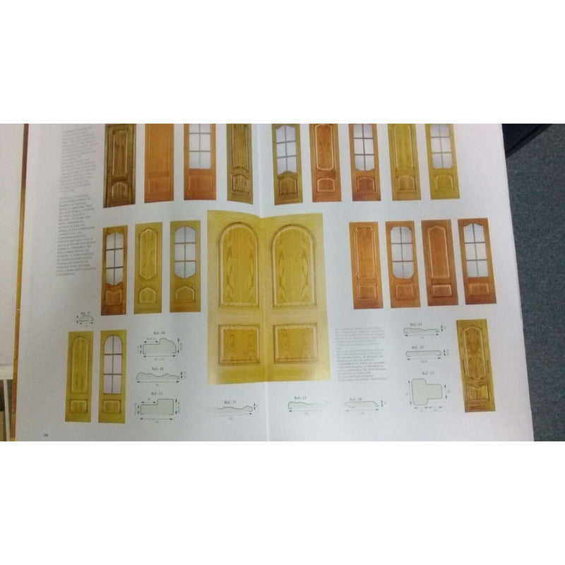 Puertas De Madera Bilingüe (inglés/español) / Lexus