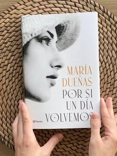 Por Si Un Día Volvemos / María Dueñas