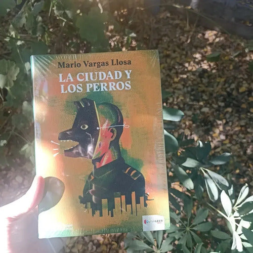 La Ciudad Y Los Perros / Mario Vargas Llosa