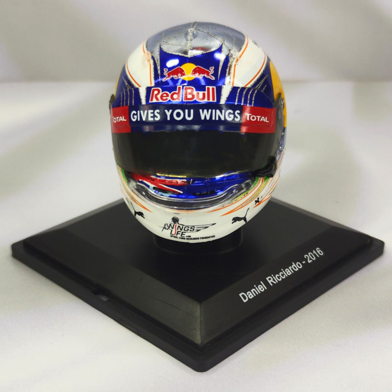 Casco Formula 1 Daniel Ricciardo Mercedes 2016 Escala 1:5