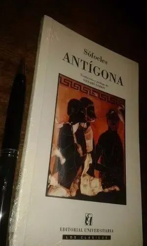 Antigona / Genaro Godoy