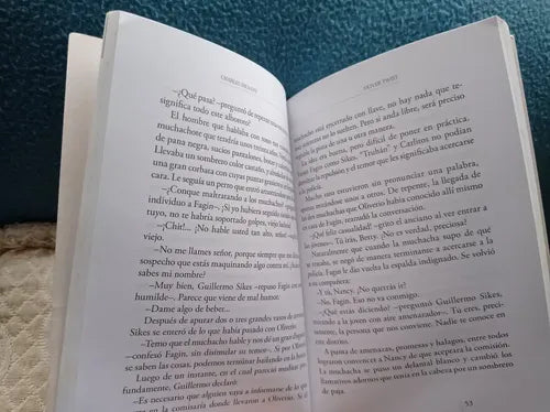 Oliver Twist / Charles Dickens