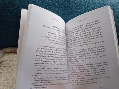 Oliver Twist / Charles Dickens