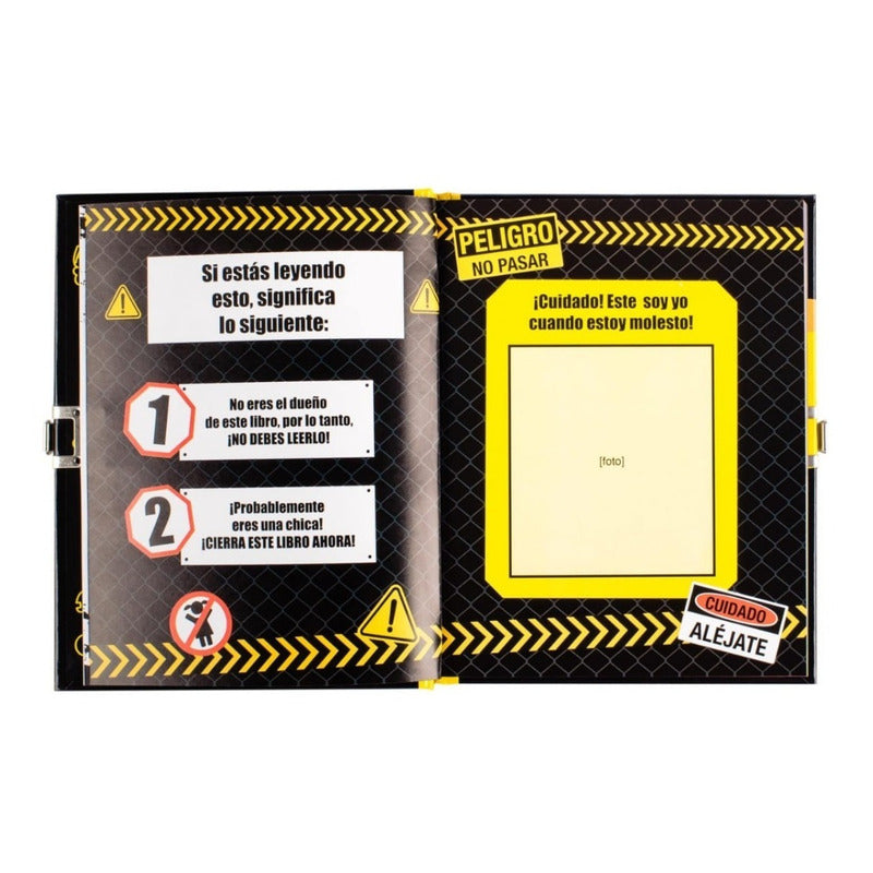 Cosas De Niños Prohibido Para Niñas / Lexus